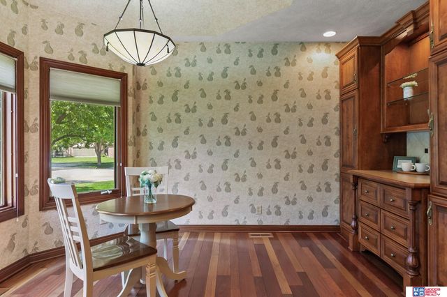6142 Old Farm Court, Lincoln, NE 68512