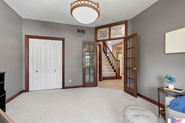 6142 Old Farm Court, Lincoln, NE 68512