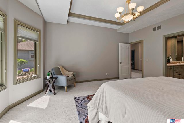 6142 Old Farm Court, Lincoln, NE 68512