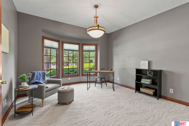 6142 Old Farm Court, Lincoln, NE 68512