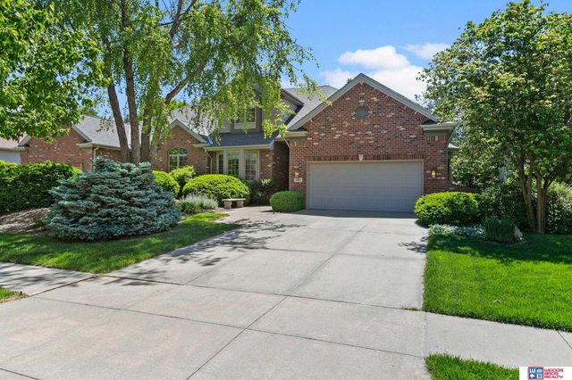 6142 Old Farm Court, Lincoln, NE 68512