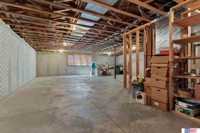 6142 Old Farm Court, Lincoln, NE 68512