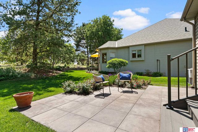 6142 Old Farm Court, Lincoln, NE 68512
