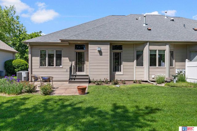 6142 Old Farm Court, Lincoln, NE 68512