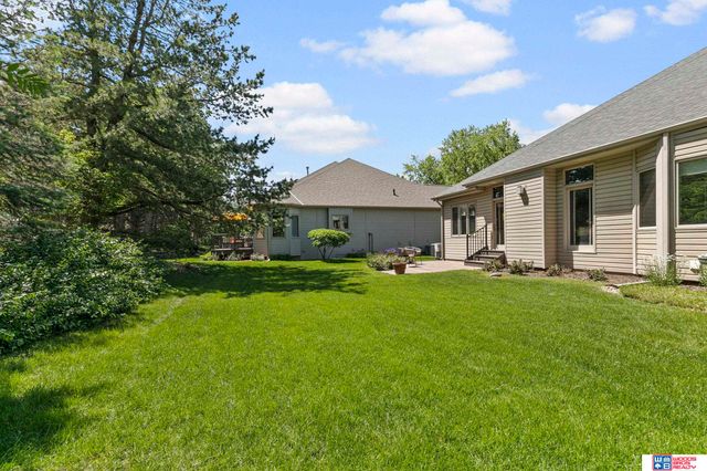 6142 Old Farm Court, Lincoln, NE 68512