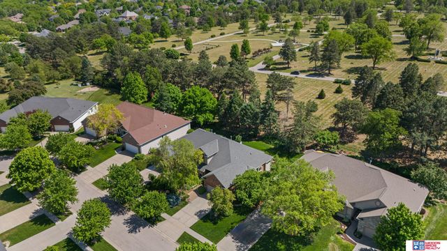 6142 Old Farm Court, Lincoln, NE 68512