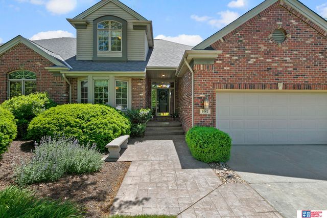 6142 Old Farm Court, Lincoln, NE 68512