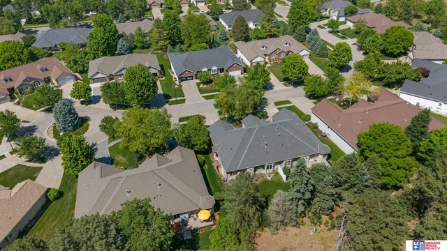 6142 Old Farm Court, Lincoln, NE 68512