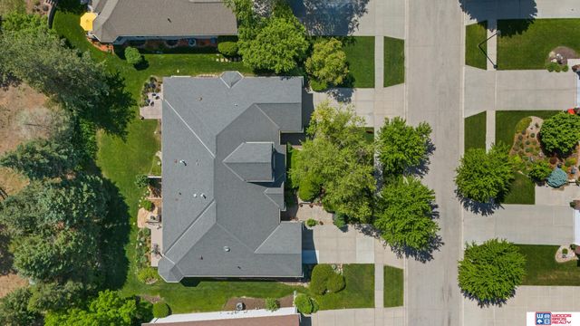 6142 Old Farm Court, Lincoln, NE 68512