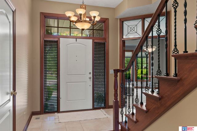 6142 Old Farm Court, Lincoln, NE 68512