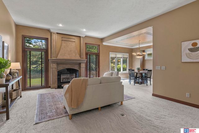 6142 Old Farm Court, Lincoln, NE 68512