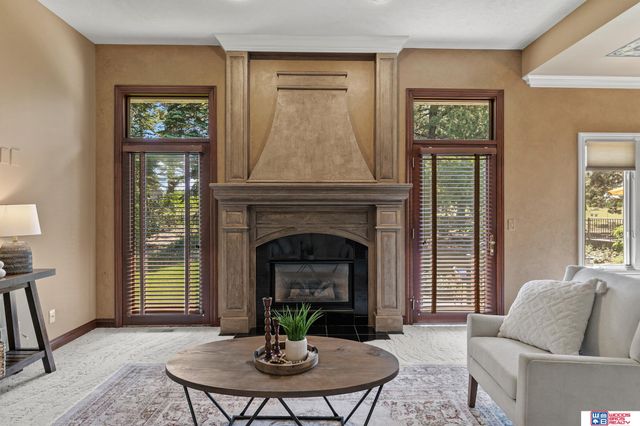 6142 Old Farm Court, Lincoln, NE 68512