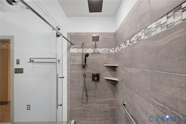 6621 Glebe Point Rd, Chester, VA 23838