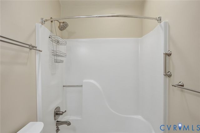 6621 Glebe Point Rd, Chester, VA 23838