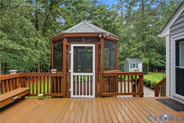6621 Glebe Point Rd, Chester, VA 23838
