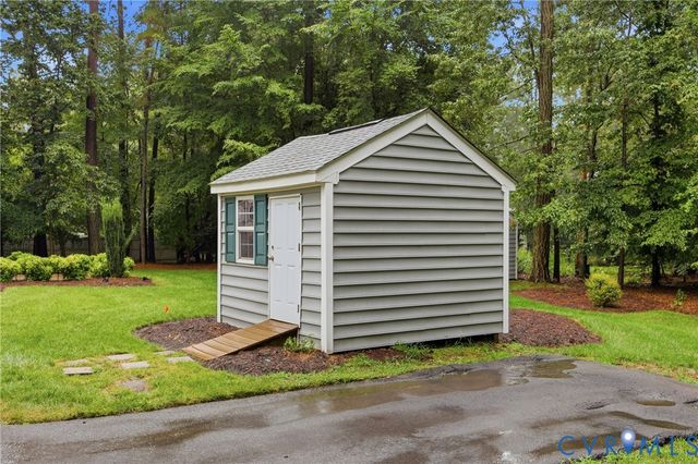 6621 Glebe Point Rd, Chester, VA 23838
