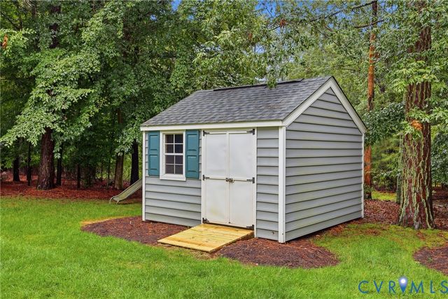 6621 Glebe Point Rd, Chester, VA 23838