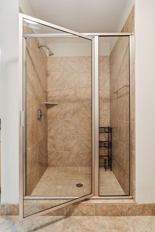 215 10th Avenue S 533, Minneapolis, MN 55415