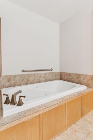 215 10th Avenue S 533, Minneapolis, MN 55415