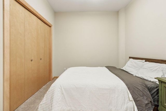 215 10th Avenue S 533, Minneapolis, MN 55415