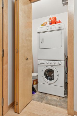 215 10th Avenue S 533, Minneapolis, MN 55415