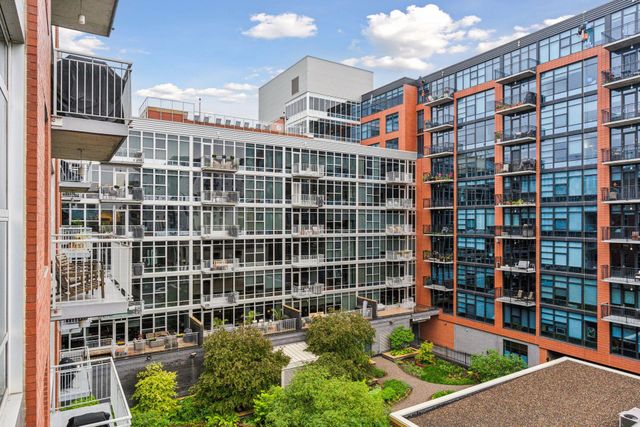 215 10th Avenue S 533, Minneapolis, MN 55415