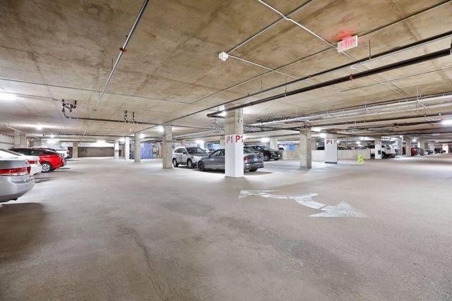 215 10th Avenue S 533, Minneapolis, MN 55415