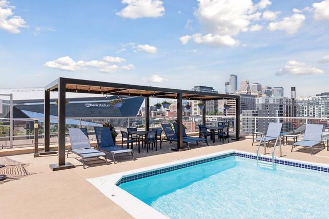 215 10th Avenue S 533, Minneapolis, MN 55415