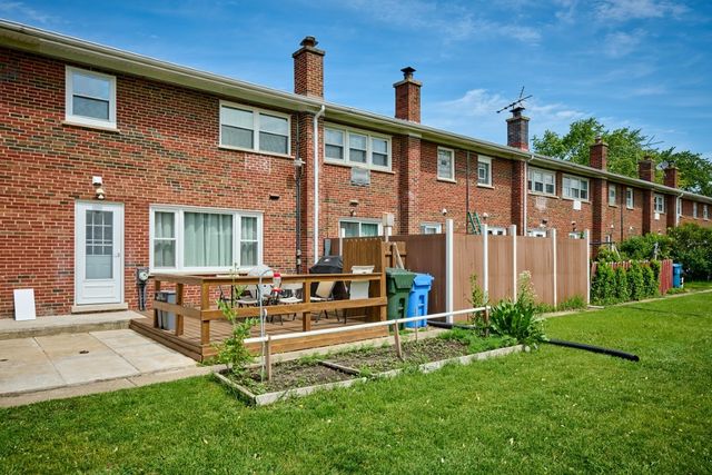 926 N Boxwood Drive B, Mount Prospect, IL 60056
