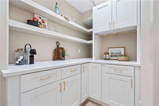 2019 W 81 st Terrace, Leawood, KS 66206
