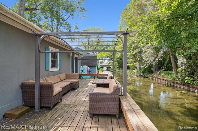 11181 W Ferndale Drive, Manitou Beach, MI 49253