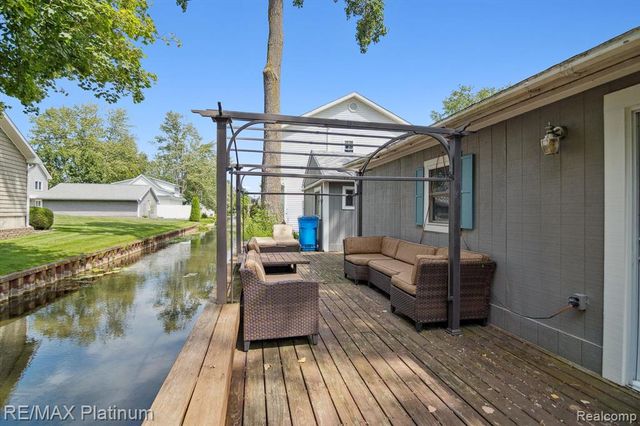 11181 W Ferndale Drive, Manitou Beach, MI 49253