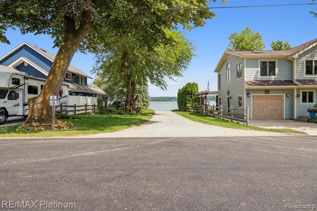 11181 W Ferndale Drive, Manitou Beach, MI 49253