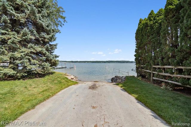 11181 W Ferndale Drive, Manitou Beach, MI 49253