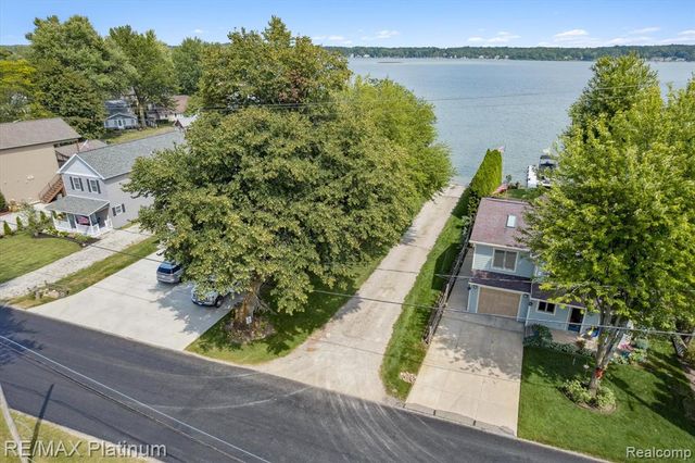 11181 W Ferndale Drive, Manitou Beach, MI 49253