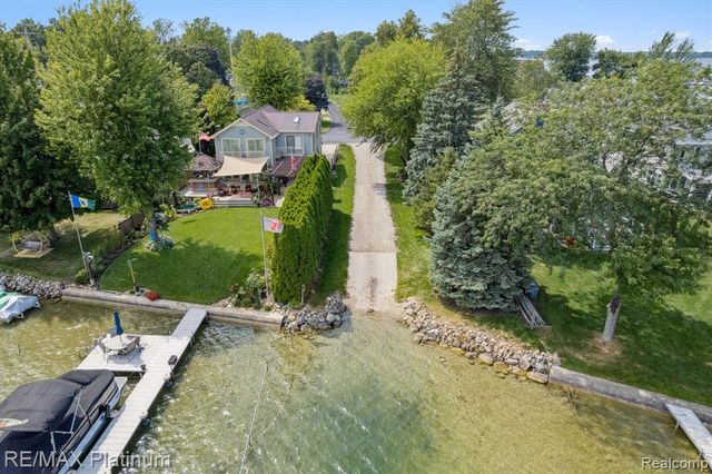 11181 W Ferndale Drive, Manitou Beach, MI 49253