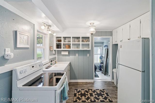 11181 W Ferndale Drive, Manitou Beach, MI 49253