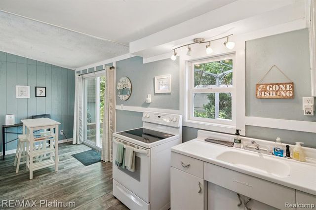 11181 W Ferndale Drive, Manitou Beach, MI 49253