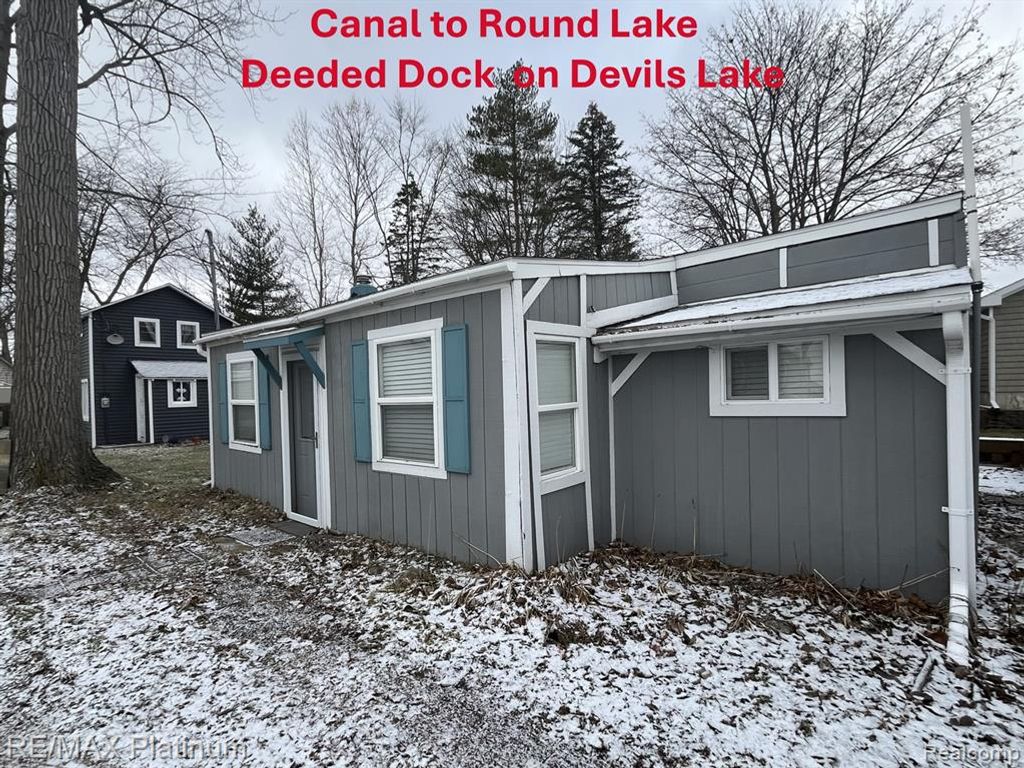 11181 W Ferndale Drive, Manitou Beach, MI 49253