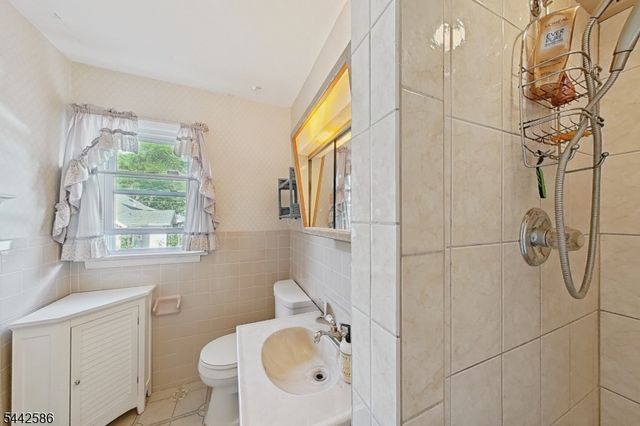 747 Brookside Rd, Rahway City, NJ 07065