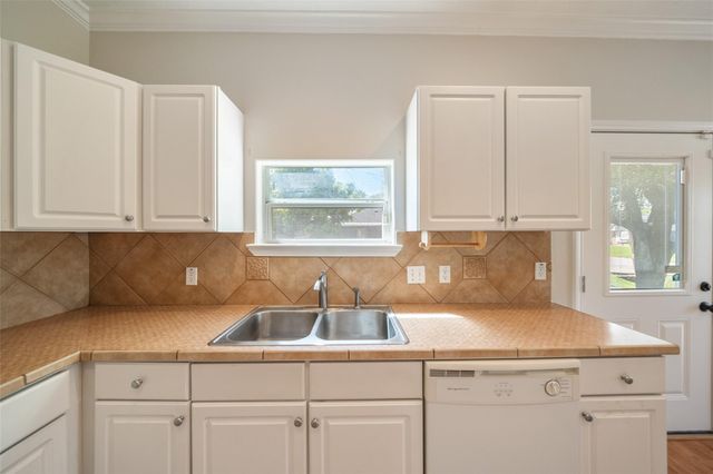 3802 Barracuda Lane, La Porte, TX 77571