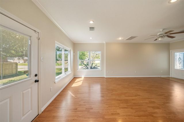 3802 Barracuda Lane, La Porte, TX 77571