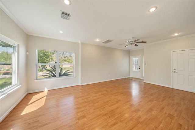 3802 Barracuda Lane, La Porte, TX 77571