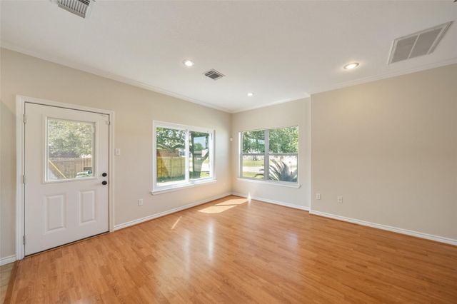 3802 Barracuda Lane, La Porte, TX 77571