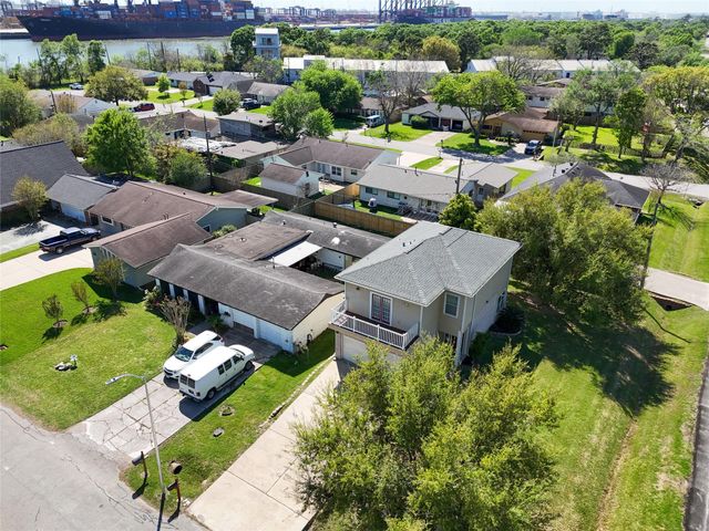 3802 Barracuda Lane, La Porte, TX 77571