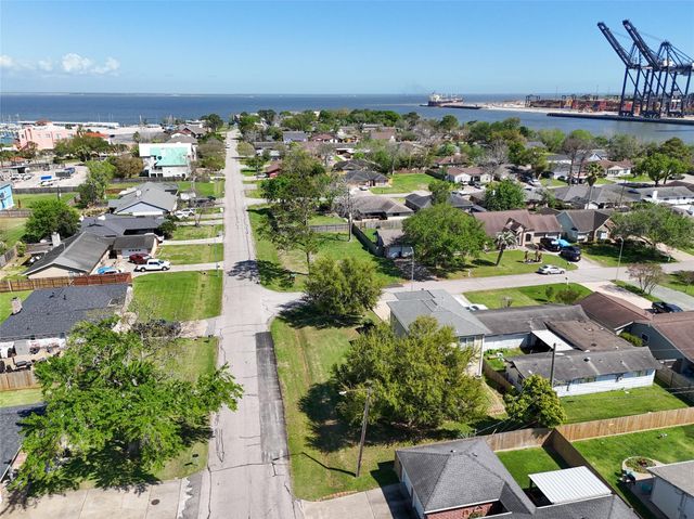 3802 Barracuda Lane, La Porte, TX 77571