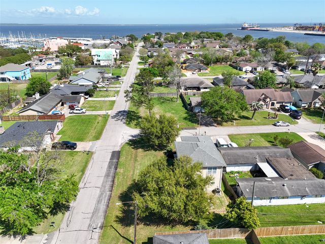 3802 Barracuda Lane, La Porte, TX 77571