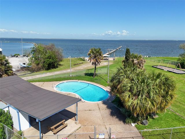 3802 Barracuda Lane, La Porte, TX 77571