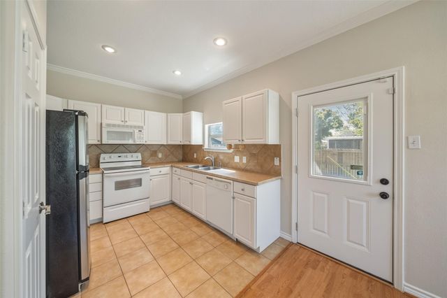 3802 Barracuda Lane, La Porte, TX 77571