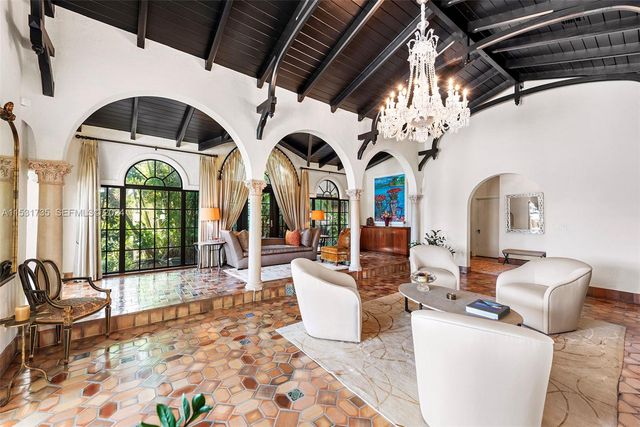 527 E Dilido Drive, Miami Beach, FL 33139